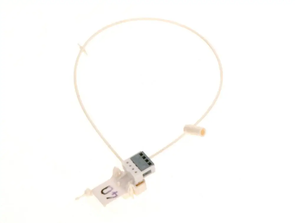 Bosch Kodierstecker mit einem langen Kabel und Anschlusskomponenten, dargestellt auf hellem Hintergrund.